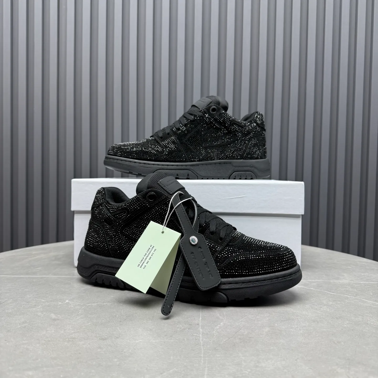 【off- white】P: 720💰Couple model👫, Size: 35-44 (Customized for men 38.45.46) High-quality version👊 "Out of office" series original molding, original lasting, production process 1:1 original ➰OFF GRAY WHITE OW ➰ first-layer cowhide imported skin-friendly and environmentally friendly polyester mesh original molding high elastic environmentally friendly molding pad Made with the original lasting process. The original molded rubber outsole (never yellows and deforms) has a super correct shape, bright color and strong three-dimensional effect👍. Packaging💯Full set of packaging synchronized with the official website (branded paper, certificate of quality, branded cloth bag)